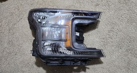 18-2020 FORD F150 XLT SPORT HEADLIGHT HEADLAMP LEFT DRIVER HALOGEN BLACK BACKGROUND OEM 
