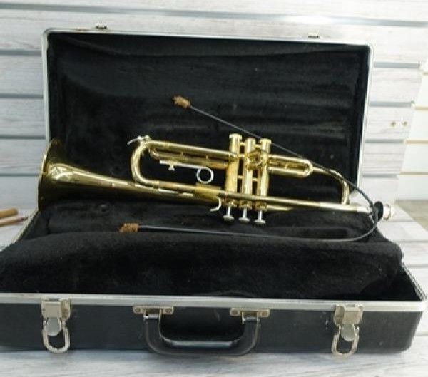 Bach Bundy Trumpet in Hardcase .