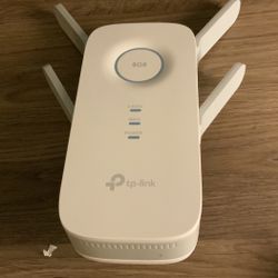 TP Link Extender- Like New AC2600