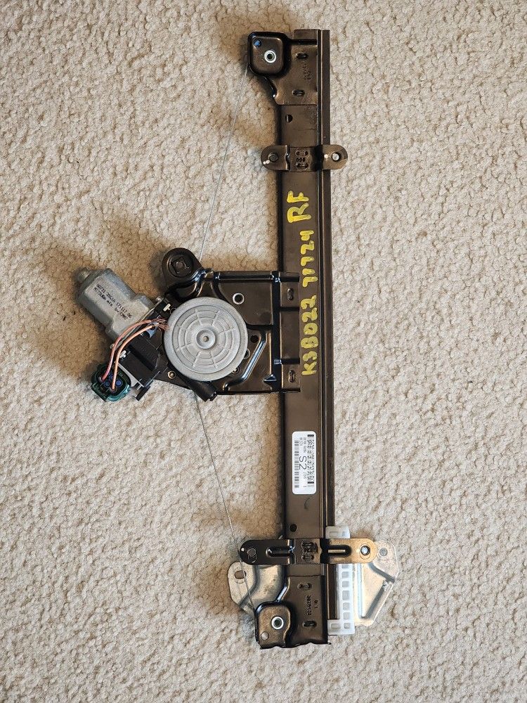 Passenger side 2019 Nissan Sentra Window Regulator W Motor