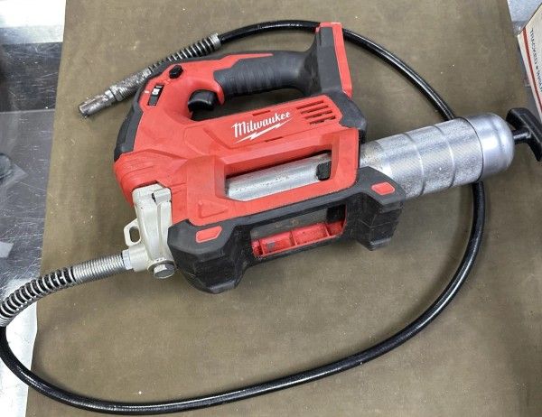Milwaukee M18 Greese Gun