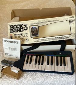 New Nintendo WII rock band three piano keyboard dongle and strap in box