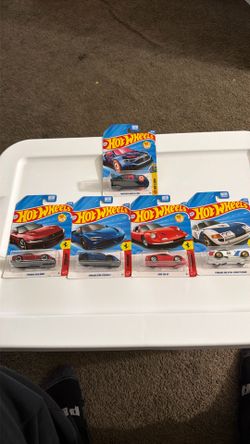 Set de 4 Ferraris y un Mercedes