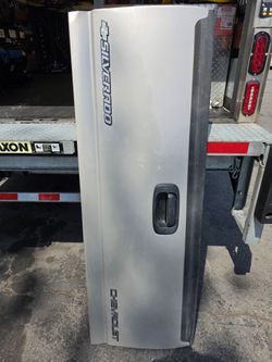 99-07 CHEVY SILVERADO TAILGATE COMPLETE