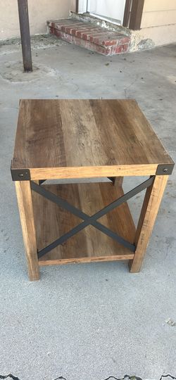 Walker Edison Magnolia Metal X End Table