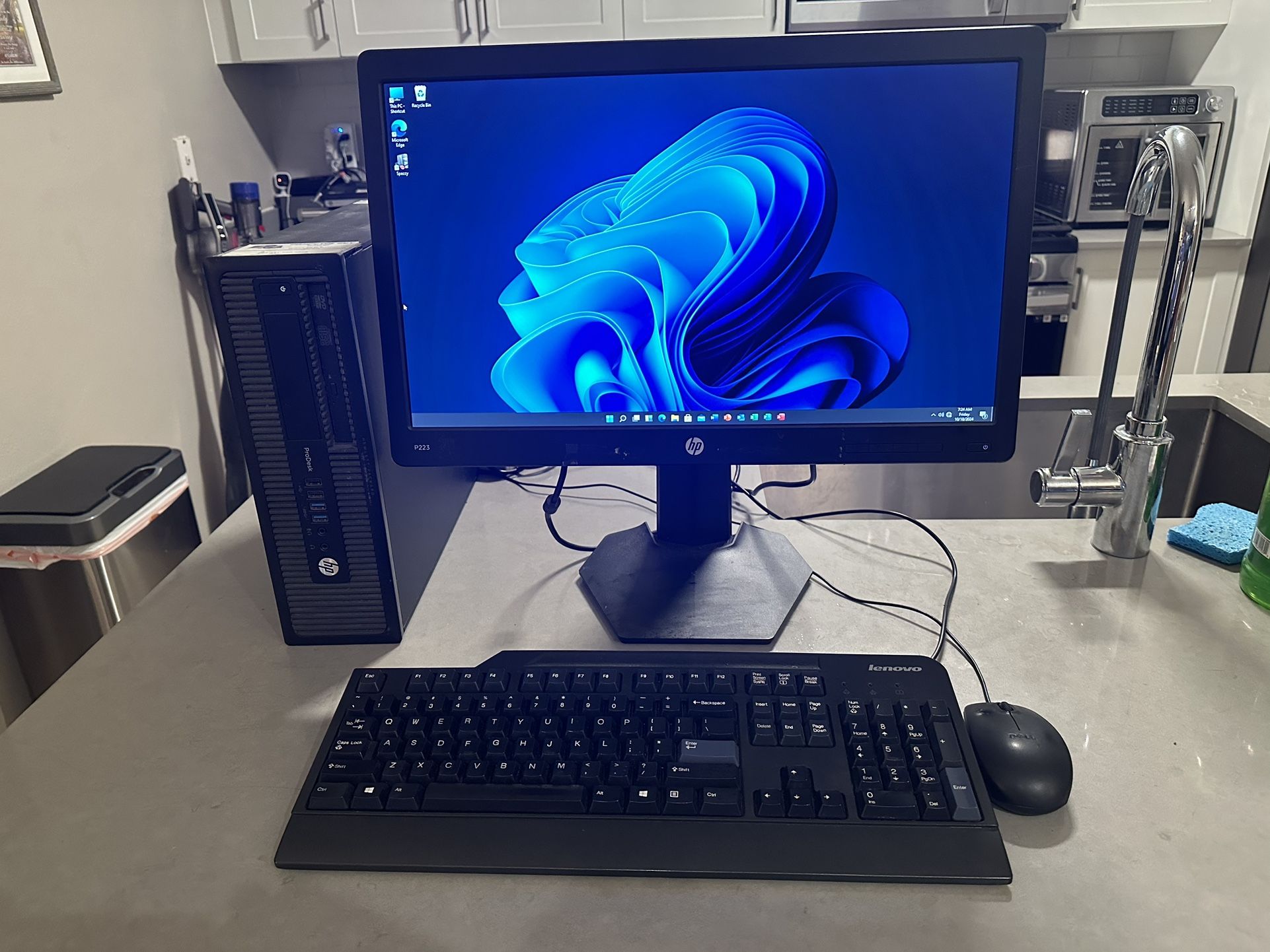 Desktop computers system Windows 11 pro 16gb ram ssd 22 inch monitor keyboard, mouse and Wi-Fi