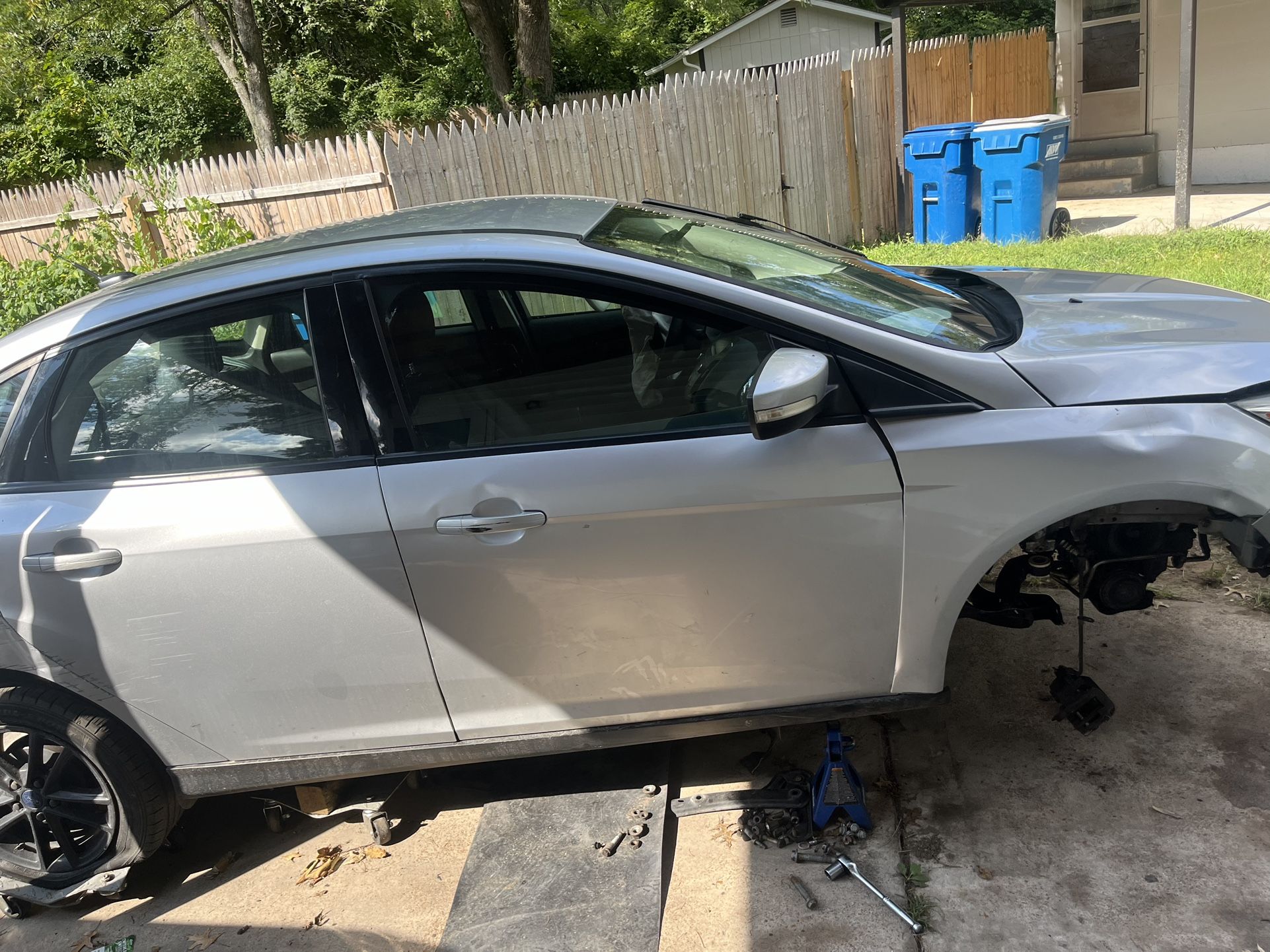 2016 Ford Focus Part Out
