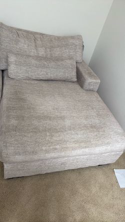 Living Spaces Snuggle Down Chaise – Light Gray