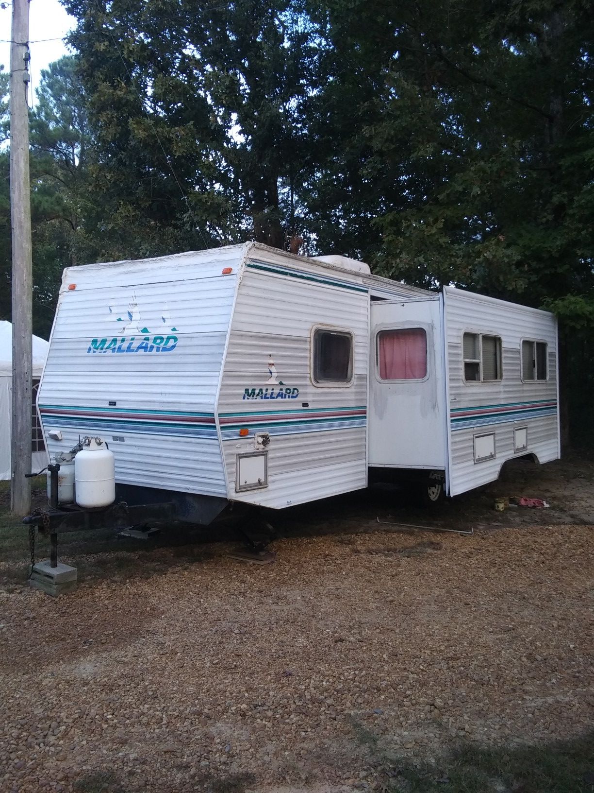 Photo Mallard camper w slideout