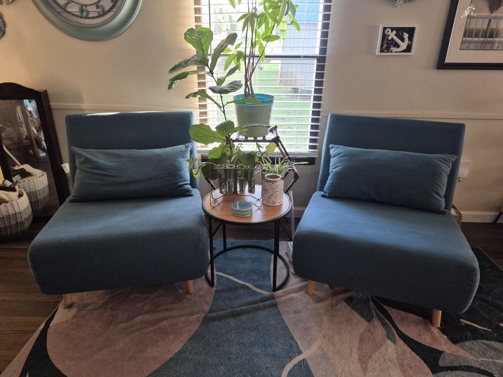 2 Jacquelyn Accent Chairs