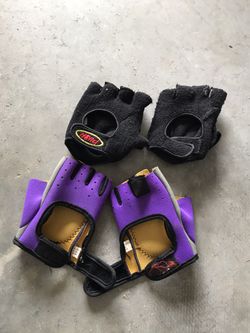 Weight lifting gloves
