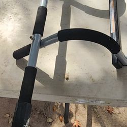 Pull Up Bar