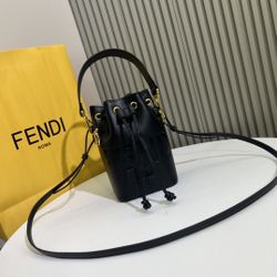 𝐅𝐅 𝐅𝐞𝐧𝐝𝐢 Mon tresor Monogram Bucket Bag