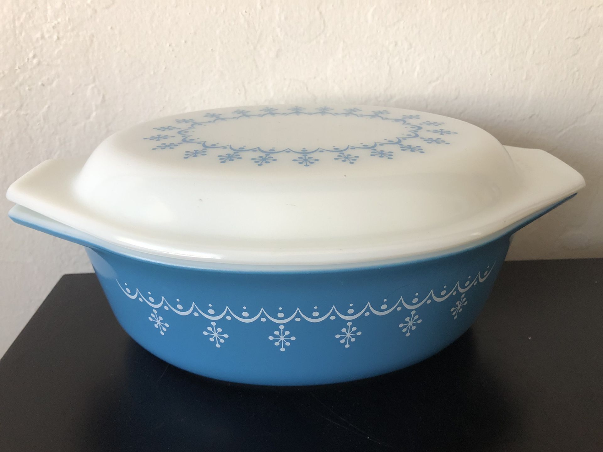 Pyrex Snowflake Garland 043 Casserole Dish