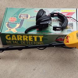 Pre-Loved Garrett Ace 250 Metal Detector With Headphones, Original Box, Batteries, Tested & Working