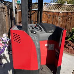 2023 Raymond Forklift 425-c30tt