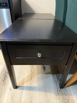 2 Nightstands