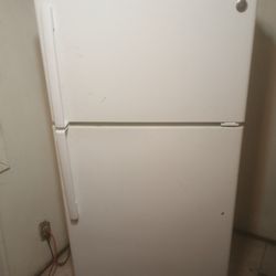 GE Refrigerator 