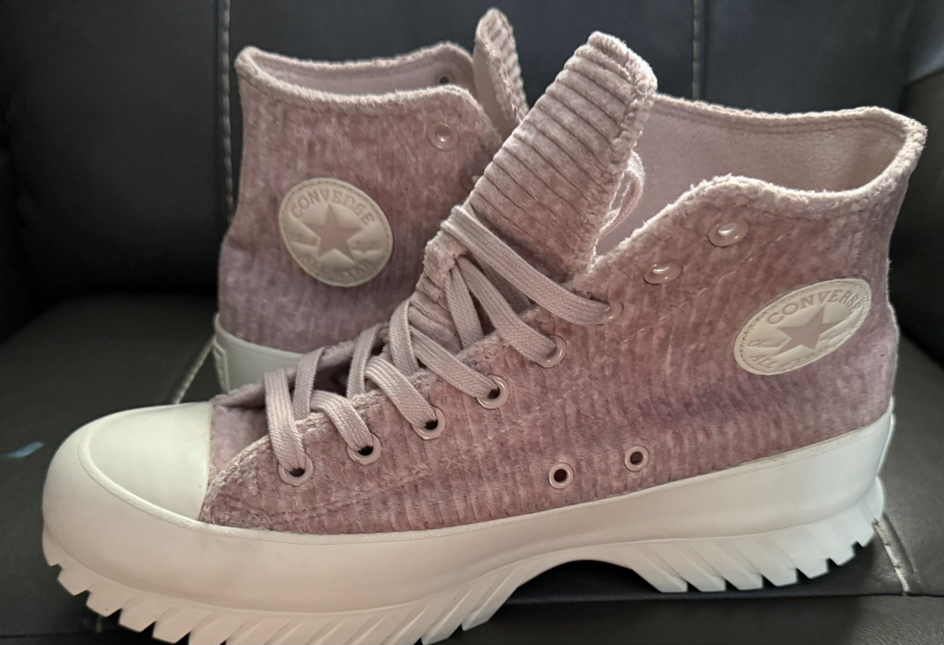 Women's Converse Chuck Taylor All Star Lugged 2.0 Velour Size 10 Pink Corduroy
