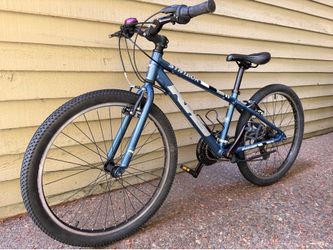 KHS "Syntaur" 21-Speed Youth Mountain Bike (24 in. Wheels)