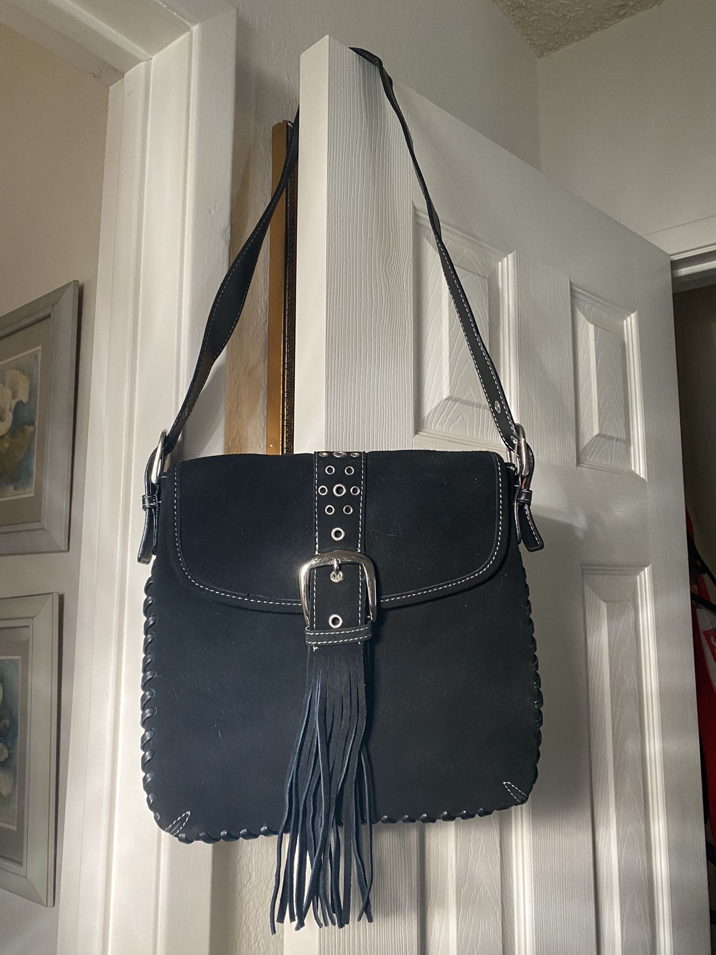 Black Medium-sized Saddlebag Purse With Fringe Flap 