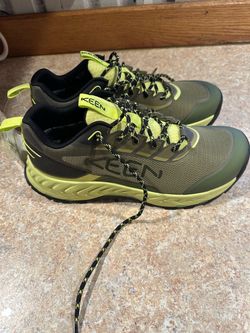 Men’s Keen NXIS hiking shoes. Sz 9