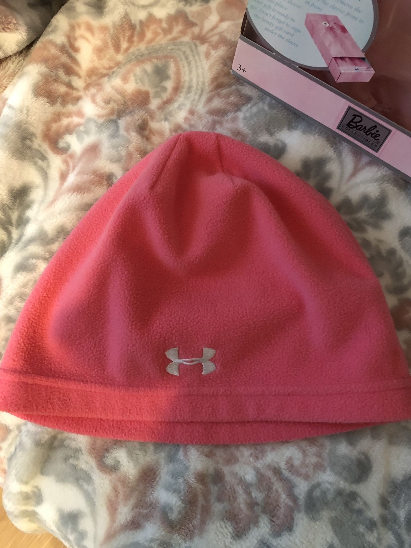 Women’s pink under Armour beanie hat