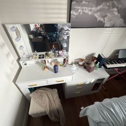 Women’s Vanity