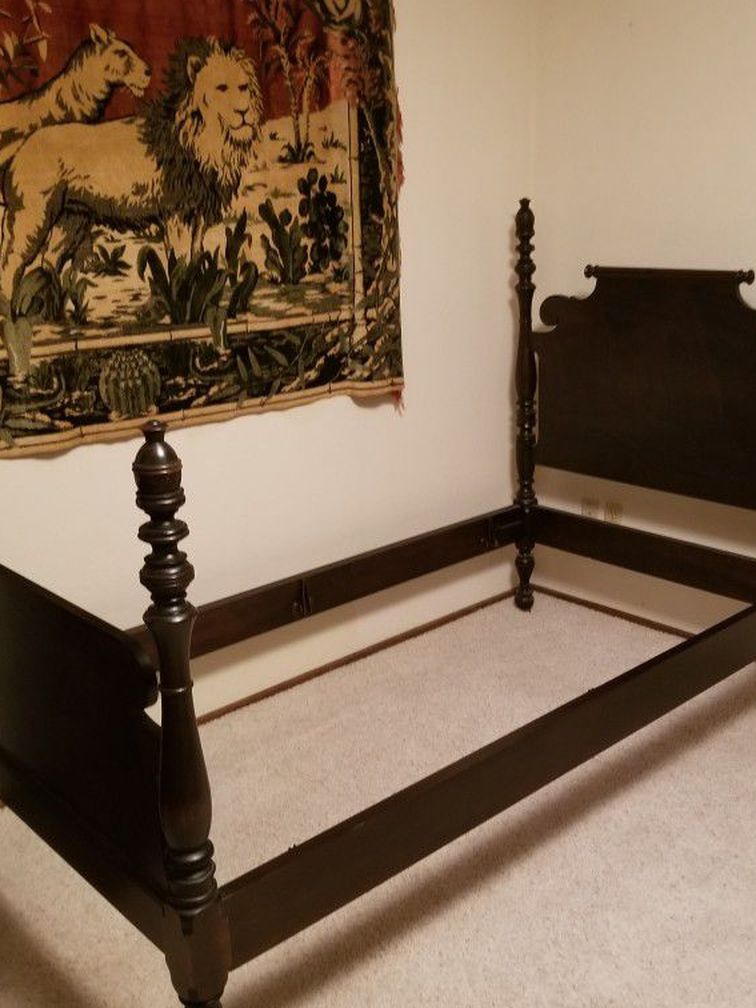 Antique 1920'S Dark Mahogany Tiger Wood Twin Poster Beds