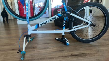 White and blue SE bike blocks flyer 26 inch