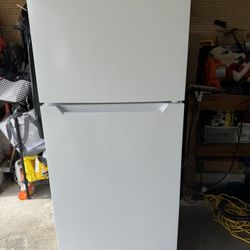 Frigidaire White 17.6 CU FT Refrigerator 