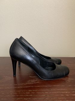 Authentic Vintage CHANEL Black Leather CC Pumps Heel Size 36. Great Condition.