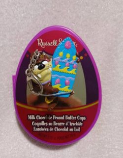 Vintage Looney tunes taz surfing keychain with Easter egg shaped container