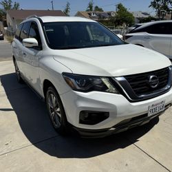 2020 Nissan Pathfinder Clean title