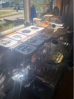 21 food containers!￼
