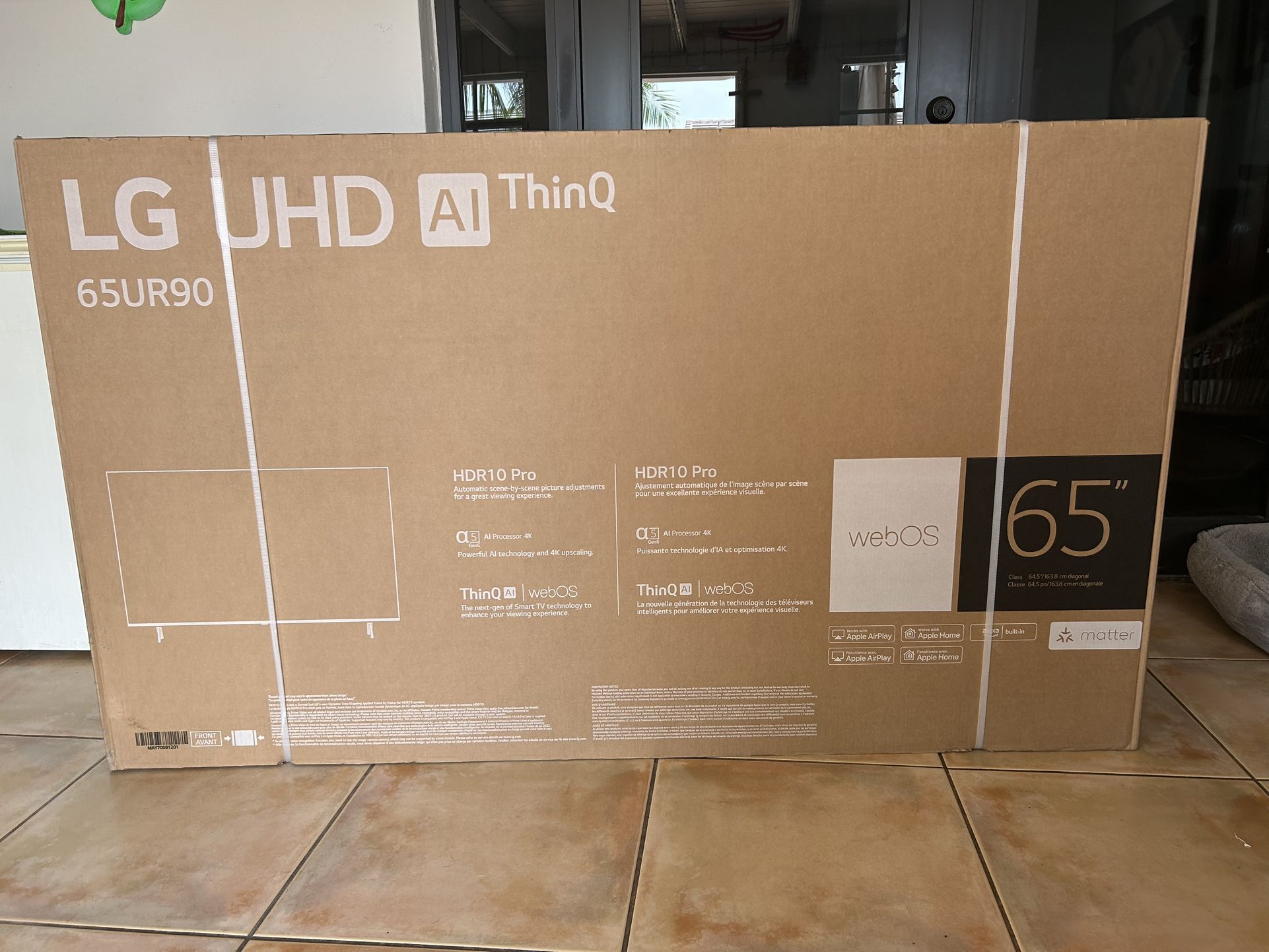 LG UR90 65”