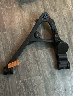 Front Left Lower Control Arm Ball Joint For 2002-2006 Cadillac Escalade