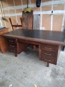 FREE Desk - 5 drawer