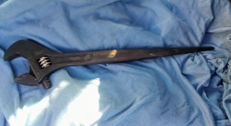 Spud Crescent Wrench 18"