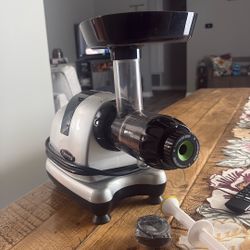 Omega Juicer