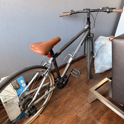 Schwinn Addison 700c 28” bike 