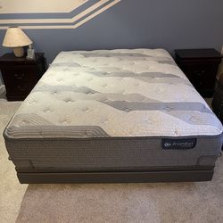 Serta Motion Signature with Queen mattress