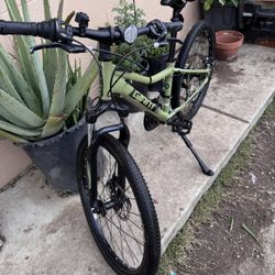 24  GIANT  EXELENTES CONDICIONES 