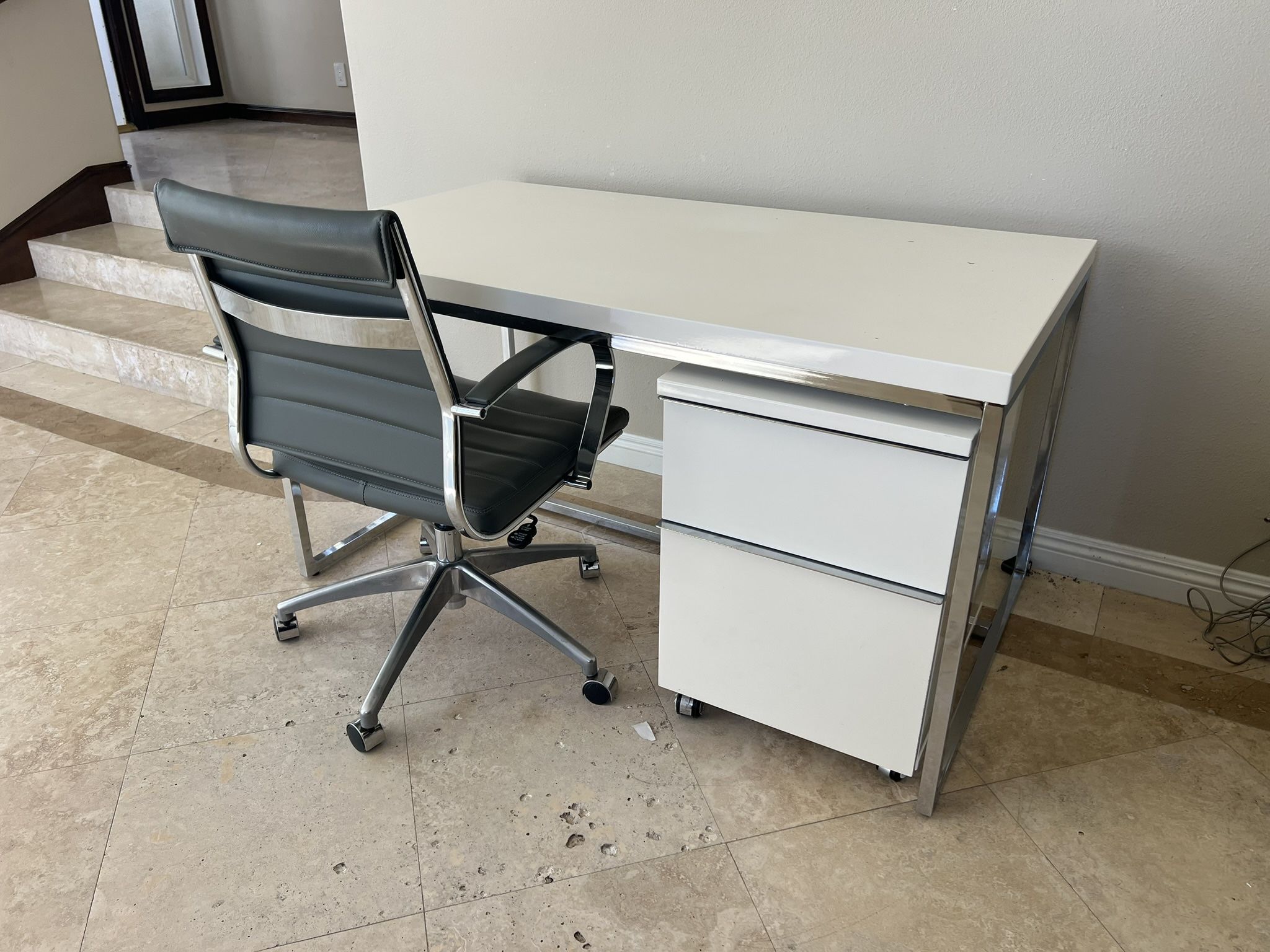 Nice Desk W/ Rolling Filing Cabinet & Chair!