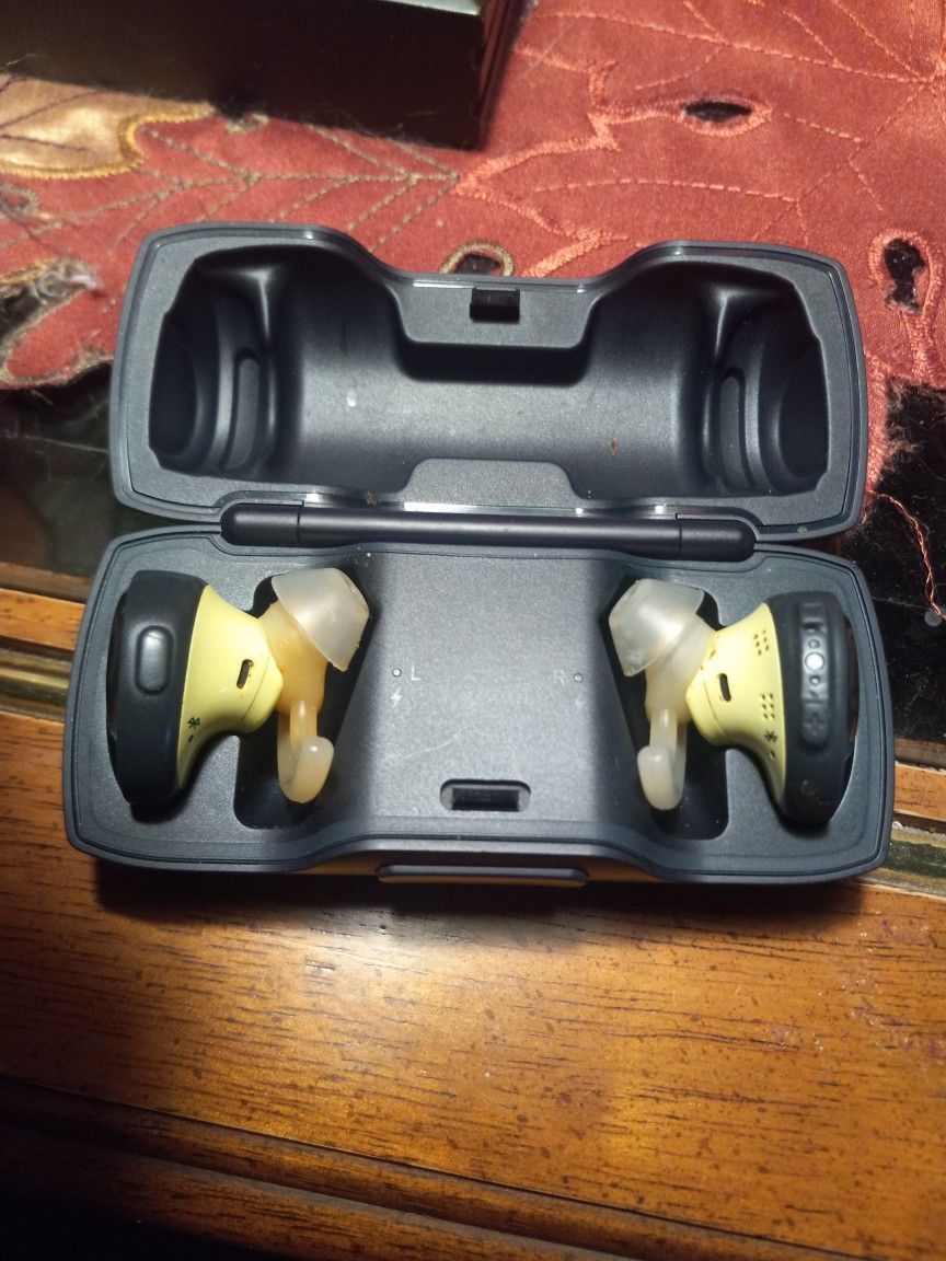 Bose Earbuds And Charging Case