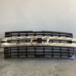 2019 2020 2021 2022 Chevy Silverado Center Grille OEM (contact info removed)4