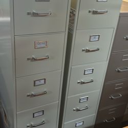 4 Drawer Metal Filing Cabinet.  No Key. 