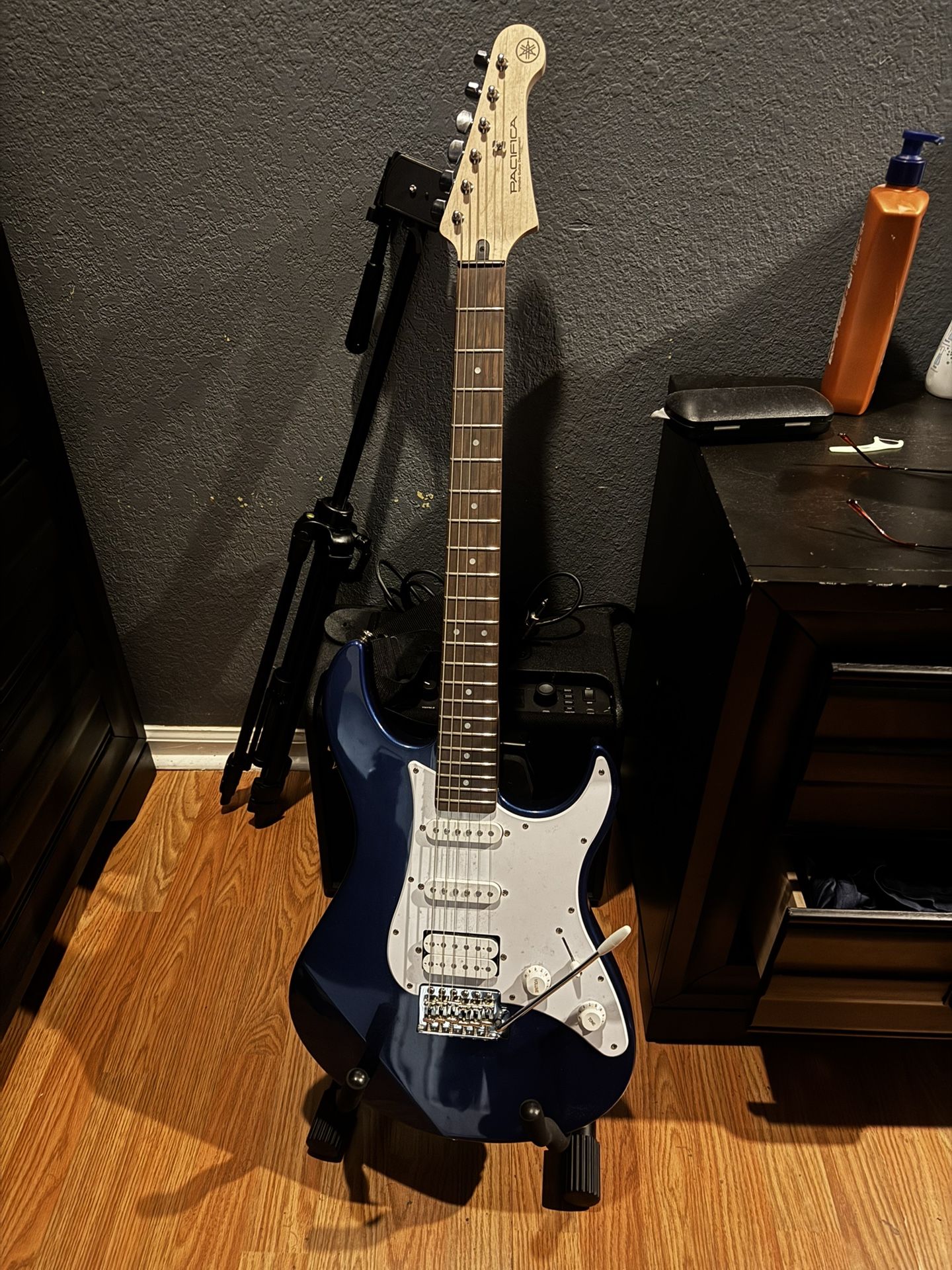  Yamaha PAC012 Electric Guitar Dark Blue Metallic