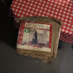 Christmas Tree 6ft Like New