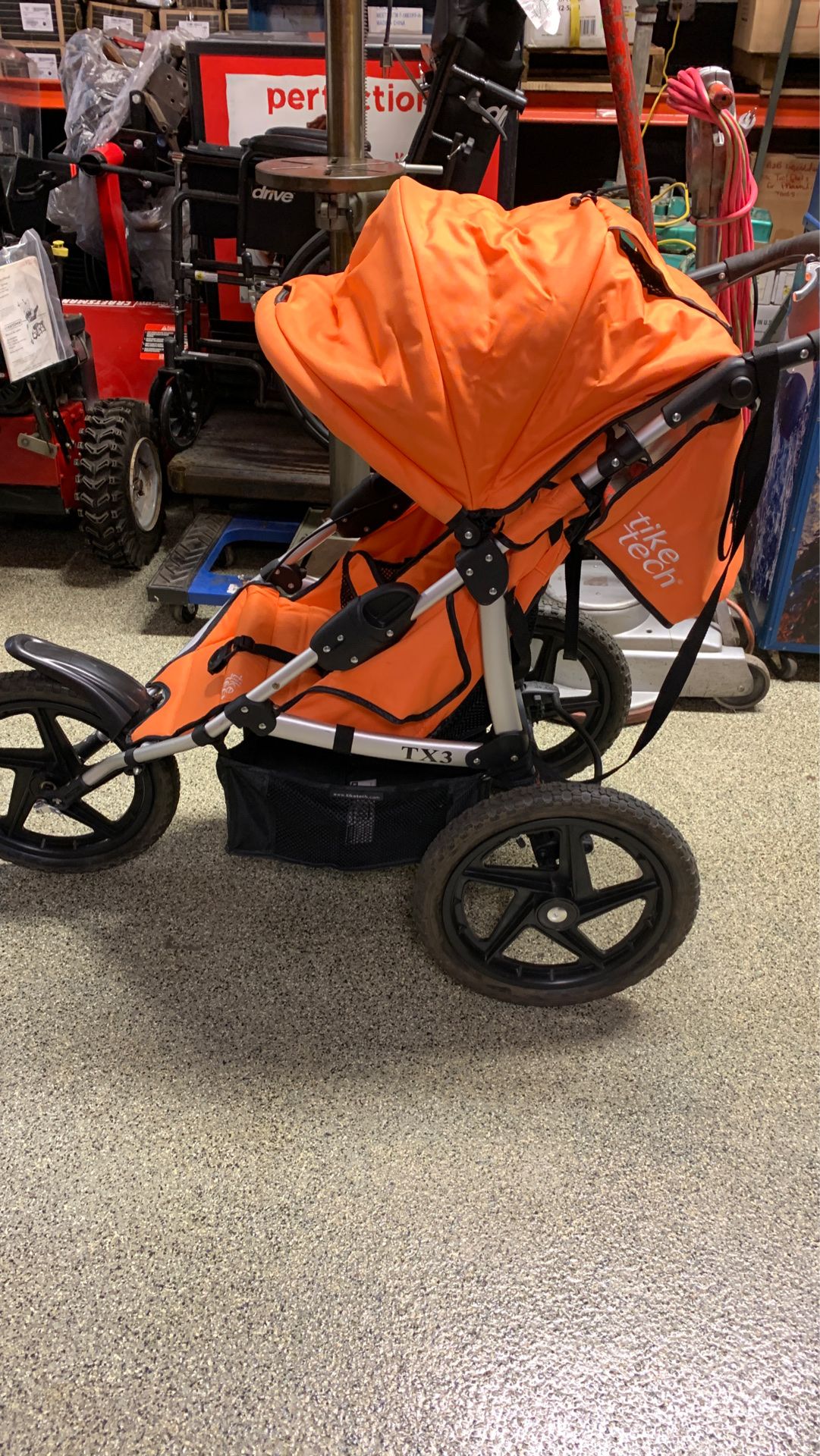 uppababy configurations with bassinet Upper Conversion Kit Compatible Vista V2/V3 Colours:BURGUNDY CRUSH / TNF BLACK a stylish combination of gilmore Hype Blue & Green